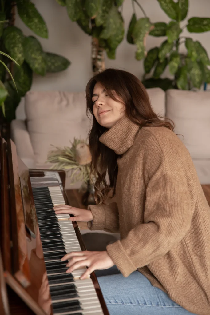 Person playing the one piano song that everyone knows